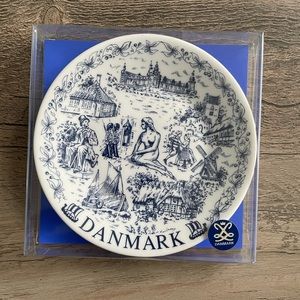 DANMRK 4.5” Collector Plate. Little Mermaid